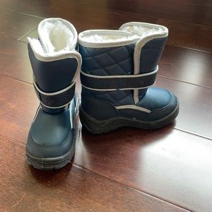 Tundra baby snow boots - size 7